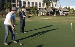 Aprende a jugar golf Marbella en una academia y conviértete en un experto
